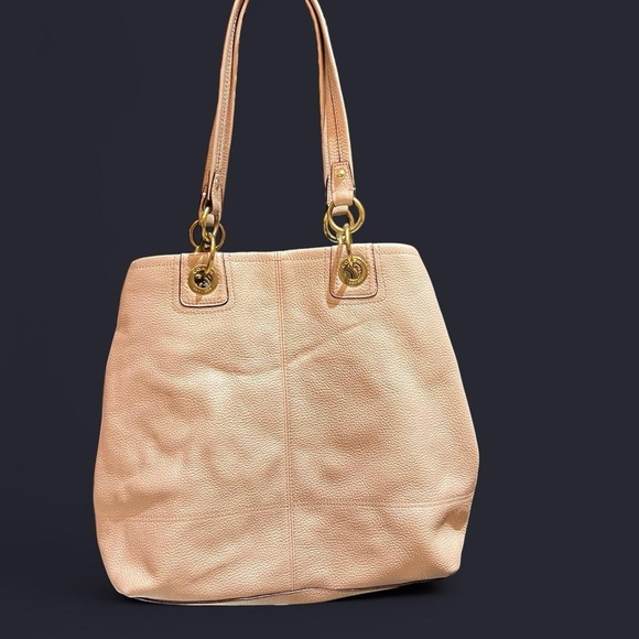 Coach - Picture 2 of 10